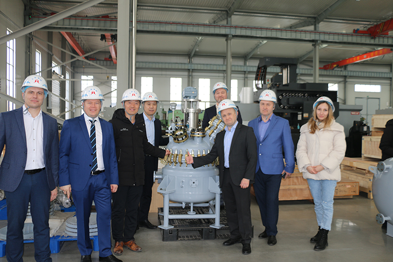 又一國外某大型制藥集團(tuán)領(lǐng)導(dǎo)考察我太極搪玻璃設(shè)備公司