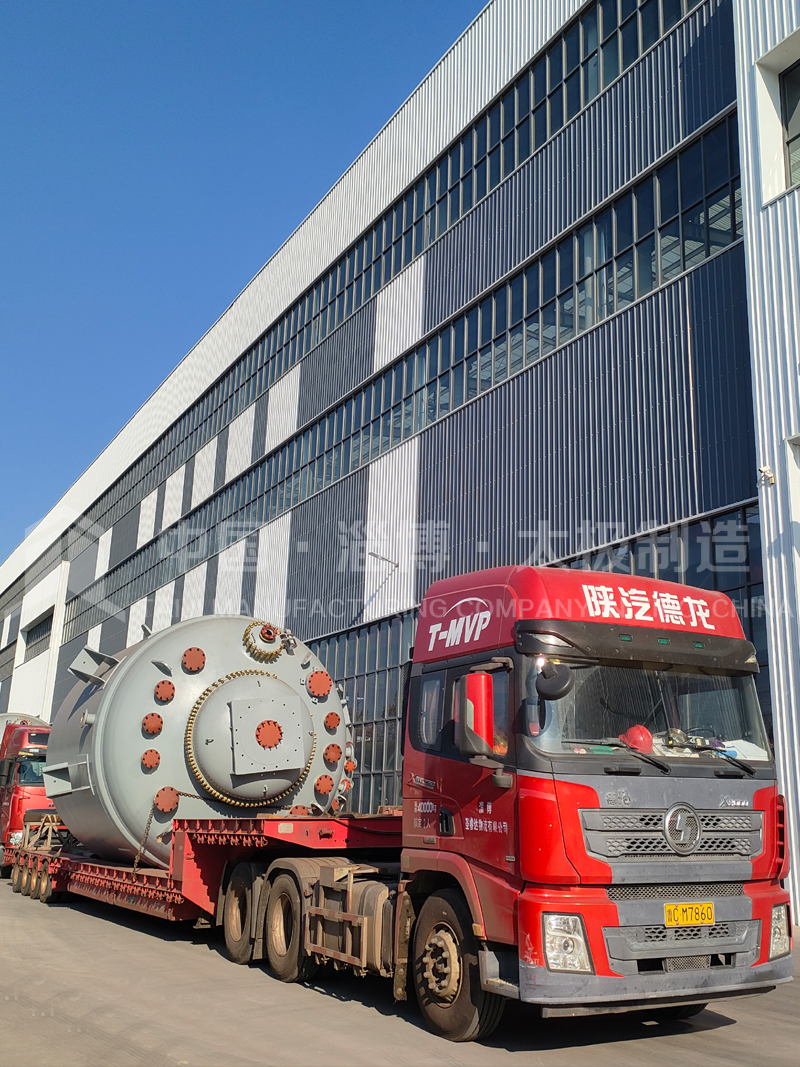 震撼！批量太極 6 萬升搪玻璃反應(yīng)釜今日發(fā)貨