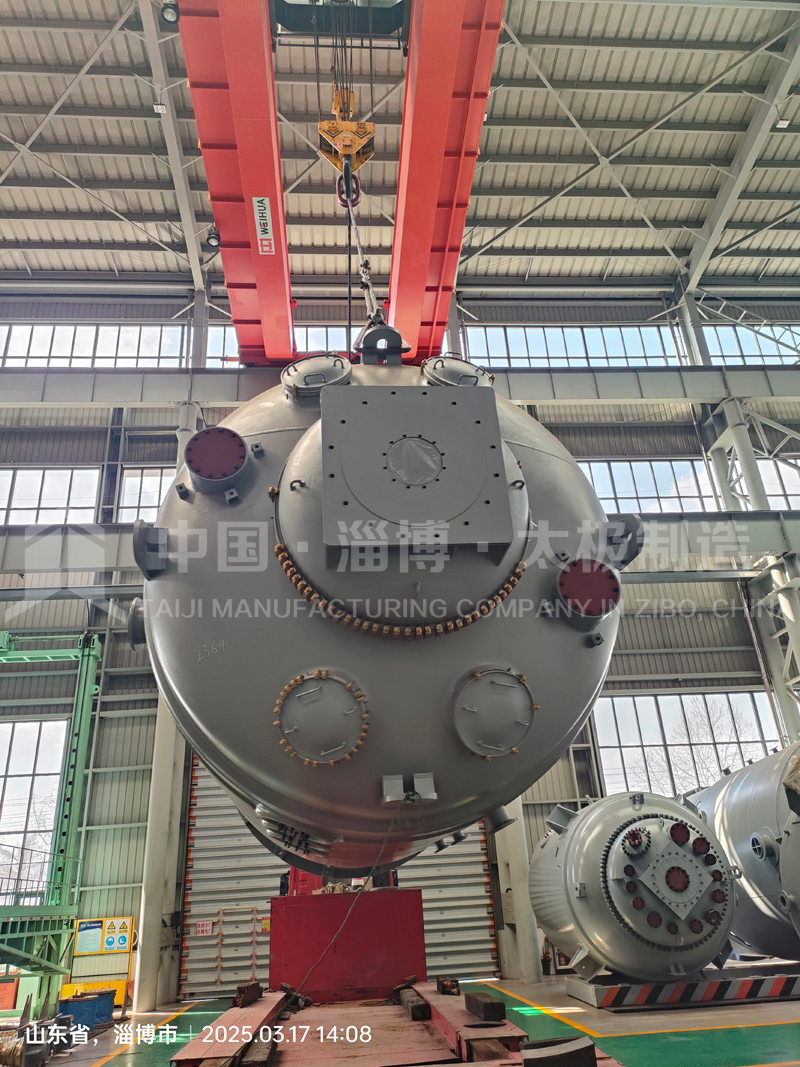 震撼！太極8萬升大型搪玻璃反應(yīng)釜發(fā)貨現(xiàn)場！